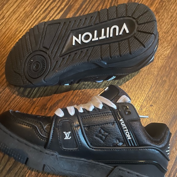 Louis Vuitton Black and White Sneakers - Picture 6 of 7